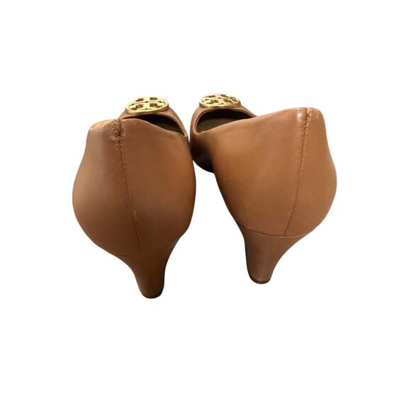 Tory Burch Chelsea Tan Leather Wedge Heel Gold Logo Pumps Size 6 - Picture 8 of 11